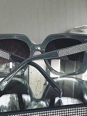 JUCY COUTURE SUNGLASSES NWT